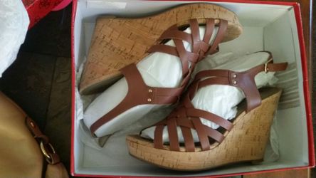 Guess wedges