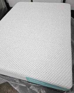 LIKE NEW! Casper Snow Queen Mattress - Delivery Available