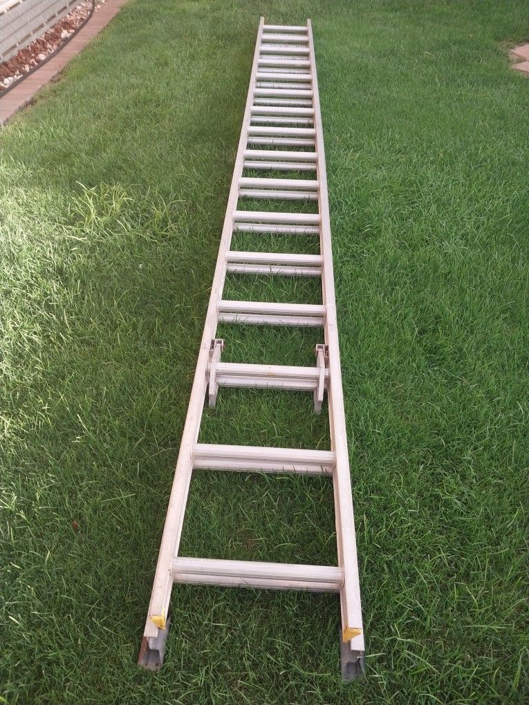 36 ft Heavy Duty Ladder ( Condition Good  )