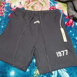 Essential Relaxed Shorts XS And L