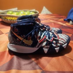 Nike Basketball Shoes Size 9