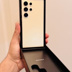 📱 Samsung Galaxy S24 Ultra Unlocked Full Box