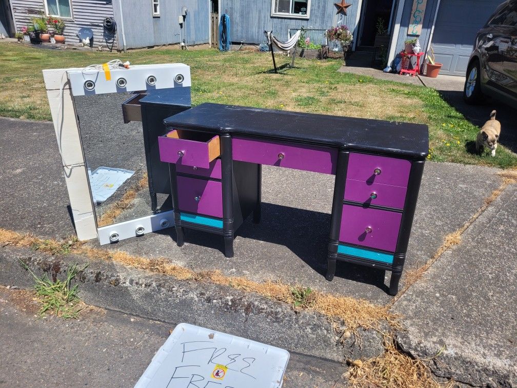 FREE FREE FREE Desk/Vanity (Mirror Gone)