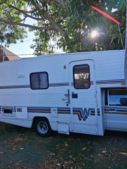 VENDO TOYOTA WINNEBAGO 88
