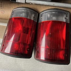 For Ford Econoline Van 1(contact info removed)/Excursion 2000-2005 Tail Light Assembly Unit