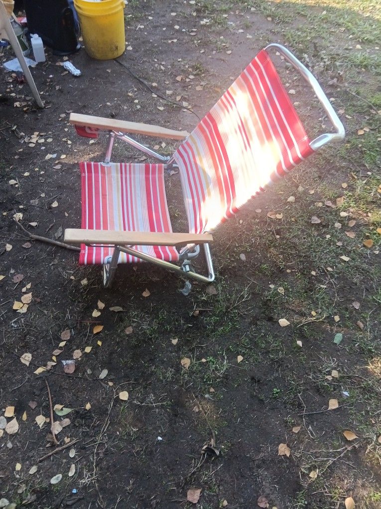 Vintage 1970s Aluminum Beach Chair