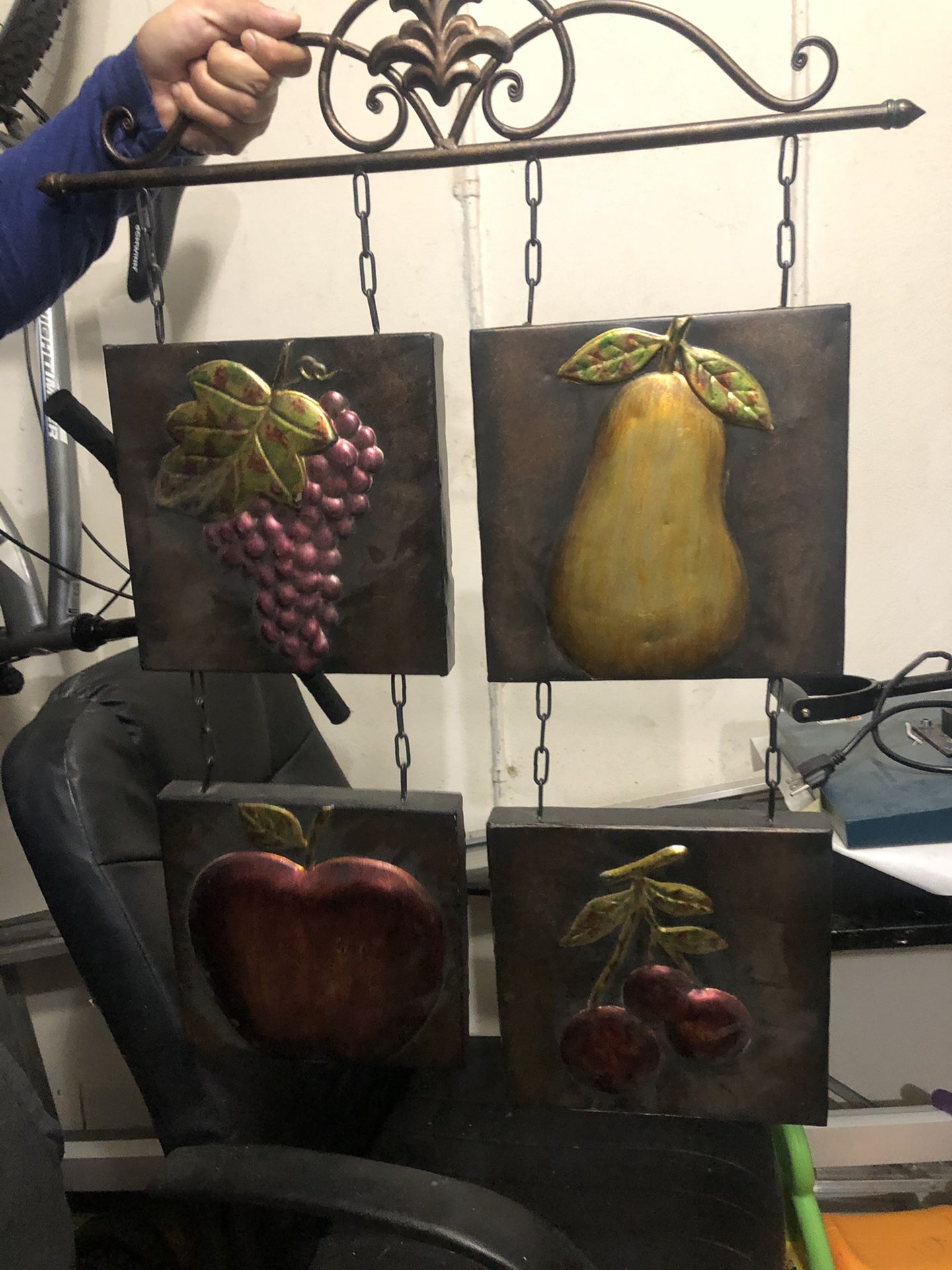 Kitchen wall fruit decoration