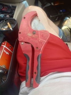 Handheld PVC cutter tool