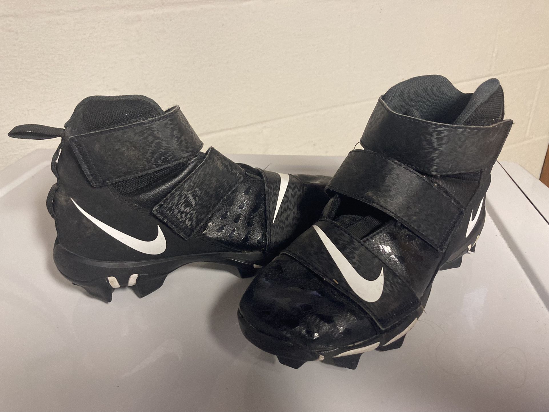 Nike Kids Force Savage 2 Shark Football Cleats Sz 6Y