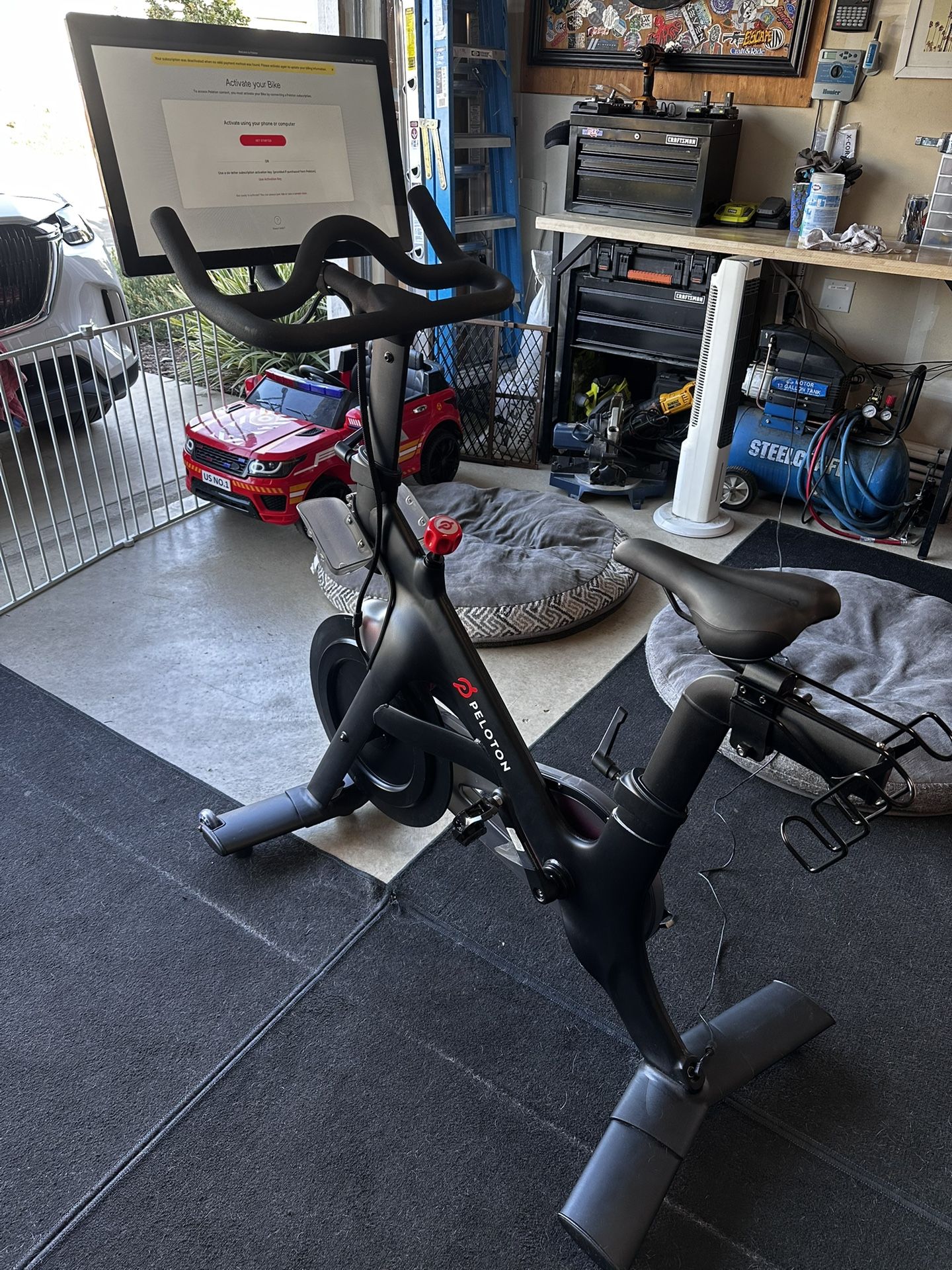 2022 3rd generation Peloton bike