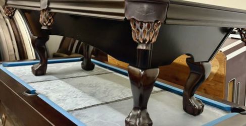 Brunswick Ball And Claw 7 Foot Pool Table