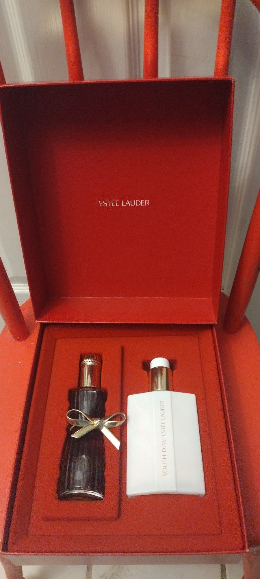 Estee Lauder Brand New 2 Pc.Set 2.25oz.Spray & 3.12oz. Body Lotion 
