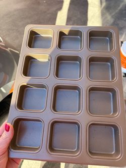 Square bars muffin tin