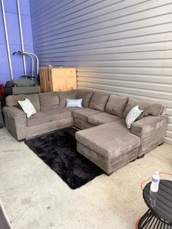 U-shape Sectional Sofa / Couch