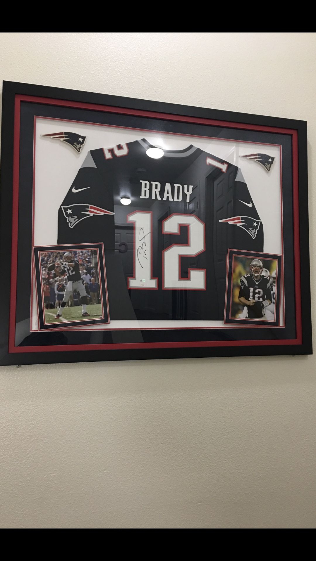 Authentic Tom Brady signed jersey in frame!