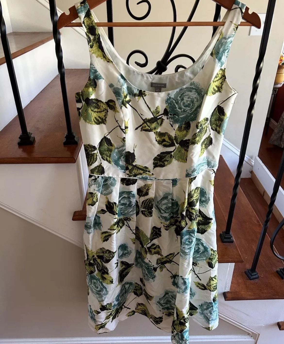 ANN TAYLOR 100% SILK FIT & FLARE FLORAL DRESS Green & Blue Size 6