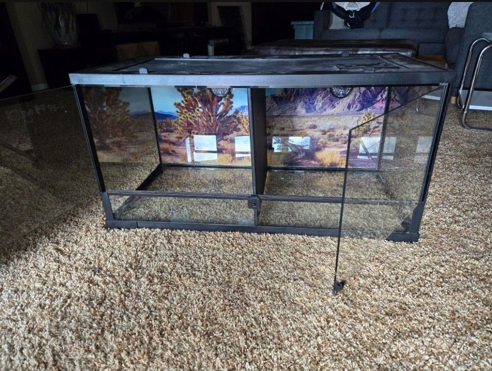 36 in X 18in X 18in Reptile Terrarium