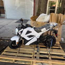 Brand new Venom E-bike
