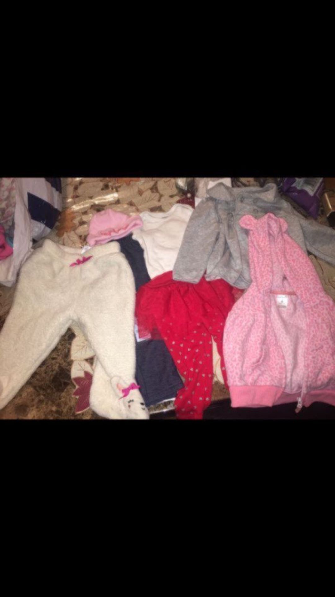 Selling more then 15 pieces of baby girl clothes some new and some used