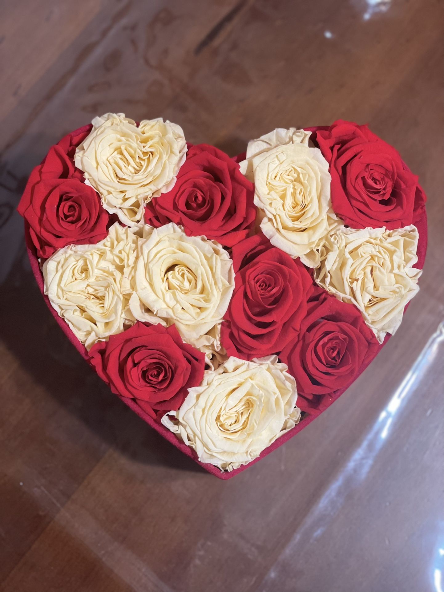 Preserve roses heart box