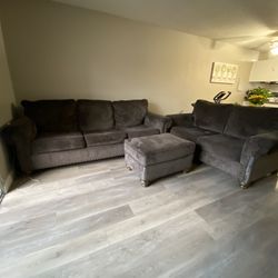 Couch Set with Pull Out Bed in Great Condition, Clean & Comfortable