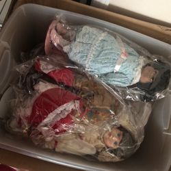 17 Porcelain Dolls , In Good Condition 