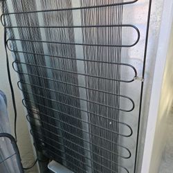 De alto  62 pulgadas  De ancho 30 pulgadas   Profundo 30 pulgadas