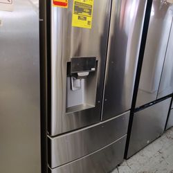 New 
28 cu. ft. 4-Door French Door Smart Refrigerator with Ice and Water Dispenser in PrintProof S