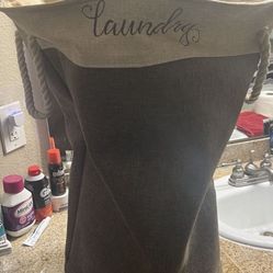 Great Deal Laundry Basket Hamper Perf Condition 