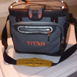 Titan Deep Freeze Lunch Bag