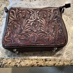 Brand New SVK LEATHER PURSE HAND TOOLED! With Tags! Red Brown Wine Color Fully Lined/Zippered Concealer Back Plus!