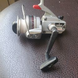VINTAGE DAIWA 1300C FISHING REEL