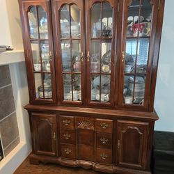 China cabinet, nice and clean 