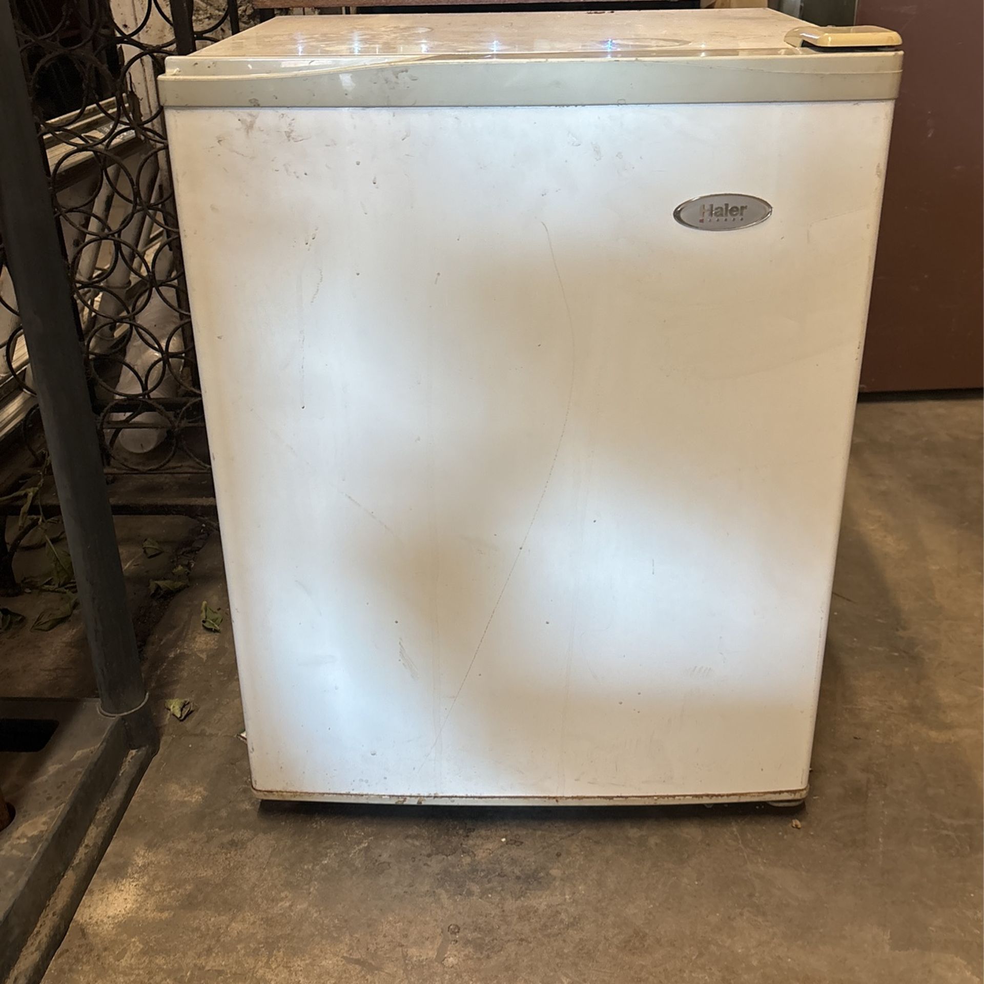 Haier Mini-fridge