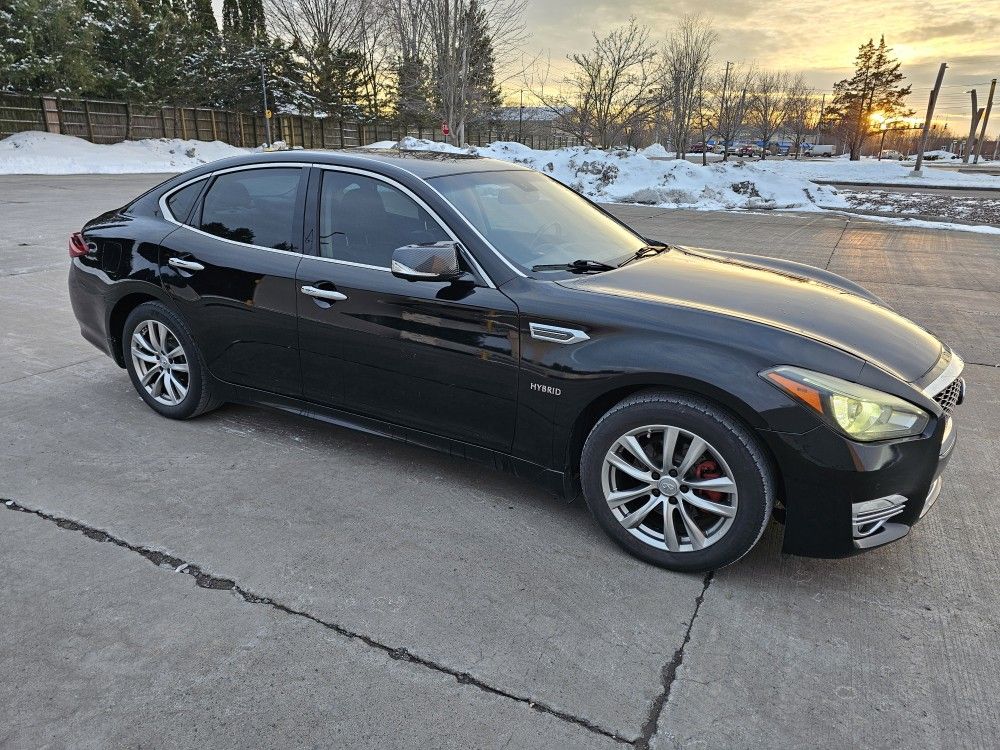 2016 Infiniti Q70