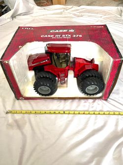 Mint condition made by ERTL the 1990s USA made scale 1/16 diecast toy farm tractor. Retail for $450.