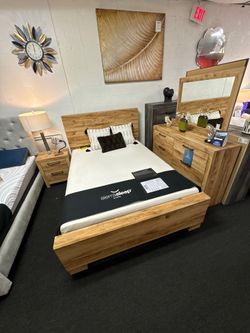 🔥4-piece QUEEN bedroom Set ASHLEY FURNITURE🔥