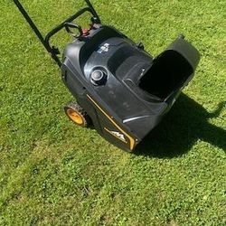 20" McCulloch gas snowblower with electric start