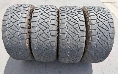 37*12.50r20 Nitto Set de Tires con 70% de vids las 4