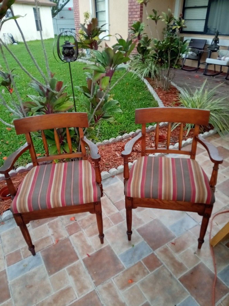 A PAIR OF VINTAGE ACCENT CHAIRS