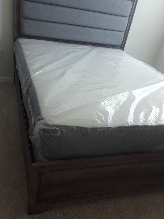 Plush Queen Size Mattress Set $199.99 FREE DELIVERY (Mattress And Boxspring Only)