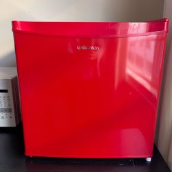 Upstreman Red Mini Fridge