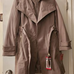 New womans size Medium brown belted Trench coat

