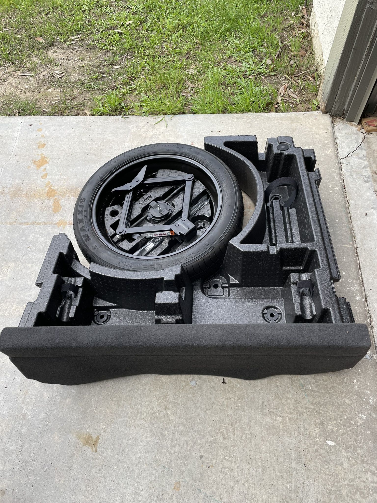 Cadillac Spar Spare Tire Kit (New) for a Cadillac 400 XT5 for Sale in