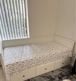 IKEA HEMNES Daybed with 3 Drawers + Mattress + Mattress Topper – Like New
