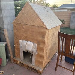 Pallet made Dog House