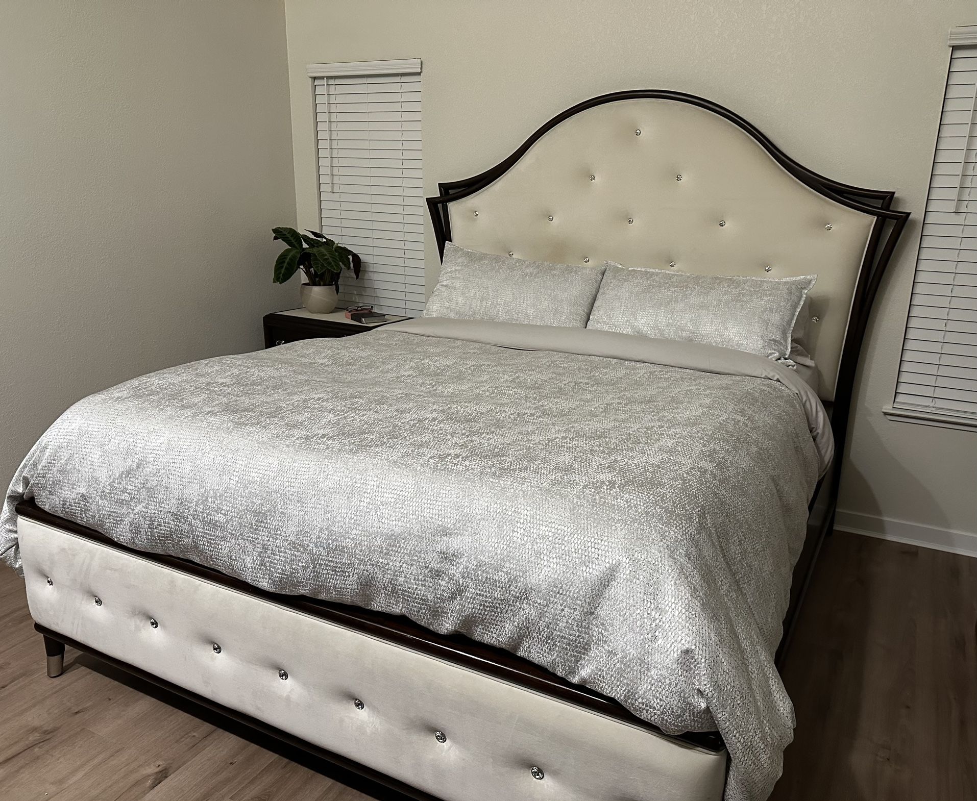 California King Bed, Dresser & Nightstand