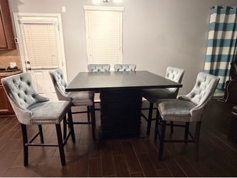Breakfast table with 6 chairs