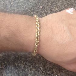 14k Bracelet 8 1/2 Inches Long 