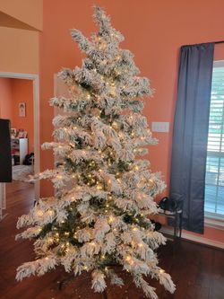 Christmas tree 7.5 ft. With working lights